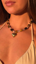 Collar Solea de ojo de tigre y cuarzo con corazón dorado